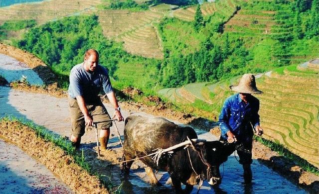 日本游客:这个火车站的名字写错了,为什么没人