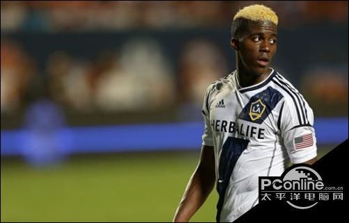 FIFA足球世界初始强力得分利器 球员扎兹攻略