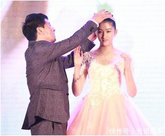 关晓彤鹿晗婚期敲定, 关晓彤甜蜜晒婚纱照! 鹿