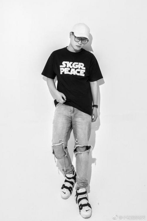 中国有嘻哈小青龙直播大秀freestyle 自爆感情空窗五年