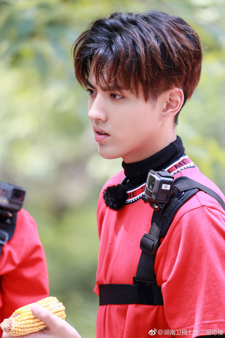 [吴亦凡][分享]170621 红衣翩翩少年郎:吴亦凡《奇楼》最新剧照美色爆