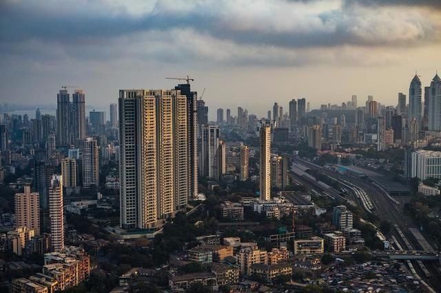 印度国际大都市孟买,自称比上海发达,你觉得这