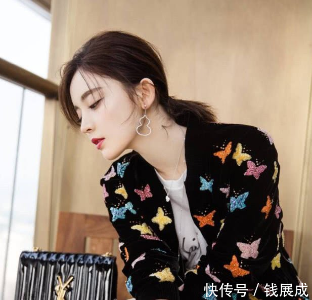 古力娜扎的高跟鞋太另类了,就靠一只筷子撑着