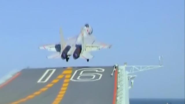 《寻踪英雄路》歼-15舰载机起飞揭秘 《寻踪英雄路》歼-15舰载机起飞揭秘