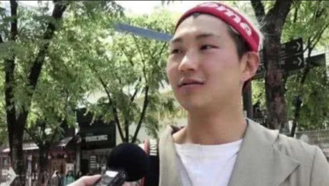 韩国土豪质问中国游客:我们每天都能吃龙虾,你