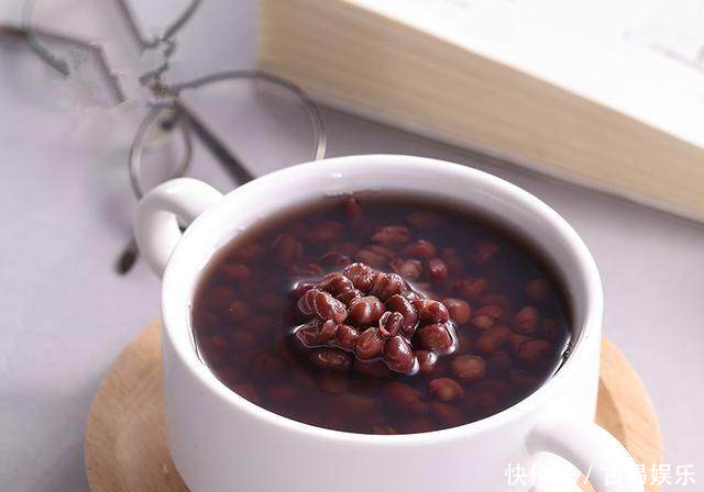 女人经期不顺畅,肚子胀胀的,可以多吃这3样东