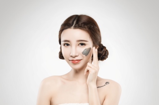 张沫凡变身霸道女总裁,获得2017微博红人 张沫凡变身霸道女总裁,获得2017微博红人