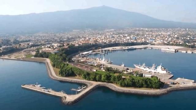 非洲最富裕的国家,拥有大量石油资源,基础设施