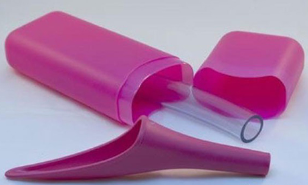 据这款科技创新产品的设计者称，她设计这款女性站式排尿器的初衷就是为了帮助女性，现在公共场合的厕所卫生条件太差，女性的尿道口本就比较短，和男性比起里，女性得炎症的几率要高得多。这款科技创新产品，可以节省排尿的时间，最重要的是它可让女性可以站着完成排尿，从而避免女性私密处接触到不必要的细菌，减少各种炎症的产生。