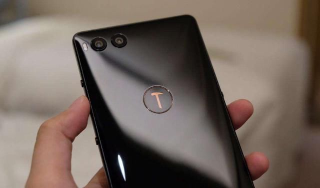 目前口碑最好旗舰手机!颜值担当,性能强悍,价格