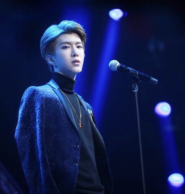 蔡徐坤筷子腿范丞丞胖20斤还有朱正廷12岁腹