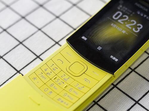 黄色骚气十足!诺基亚8110 4G复刻版图赏