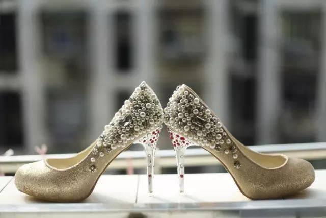 婚鞋怎么试穿?怎么选款式颜色?什么样的高跟