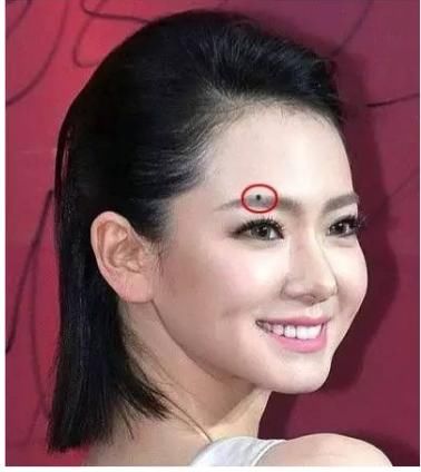 这三个地方有痣,人中龙凤,一生富贵多金!