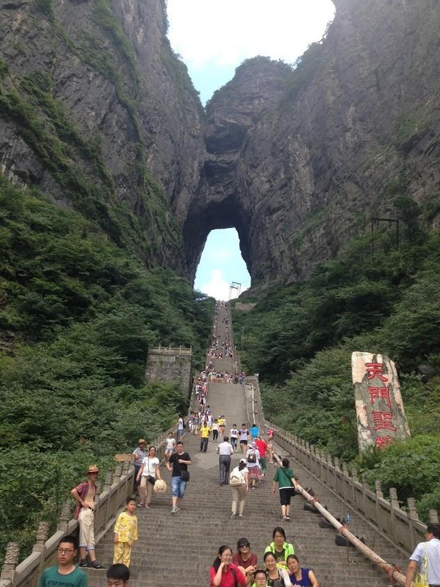 想去长沙,张家界,凤凰古城,怎么坐车呢?请导游