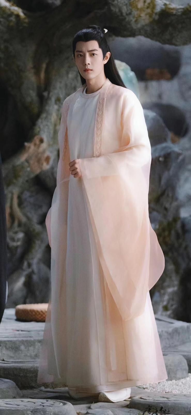 肖战纱袍造型仙气十足