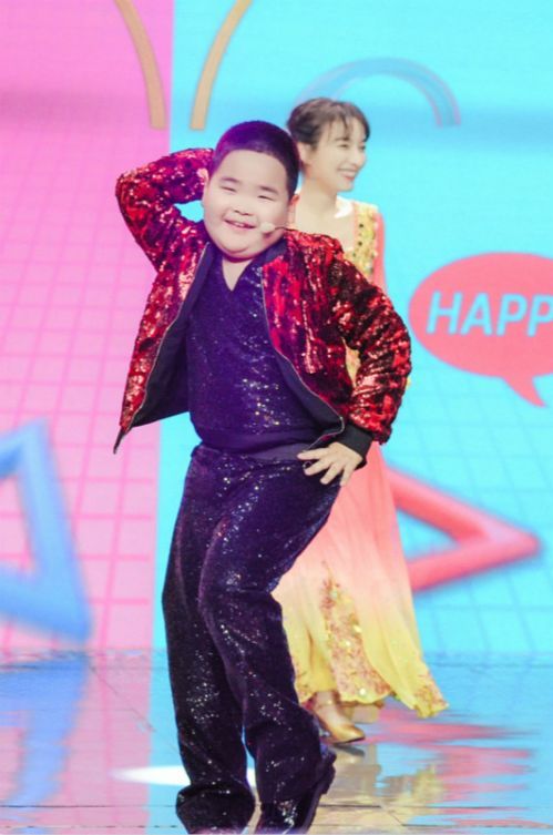 《快本》憨萌当道 谢飞机量产"表情包"