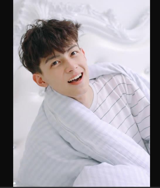 校草级!抖音上那个手臂上有纹身的男生,帅到犯