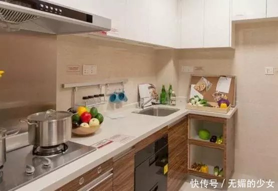 厨房水槽旁边的胶发黑长霉咋办呢?看看保姆教