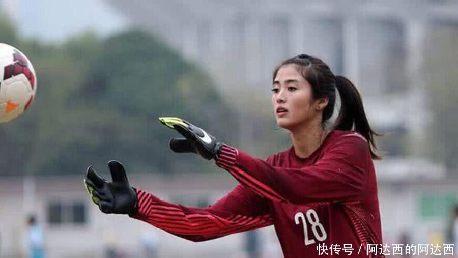 她是中国的足球女神,身高1.88米被日本人当作