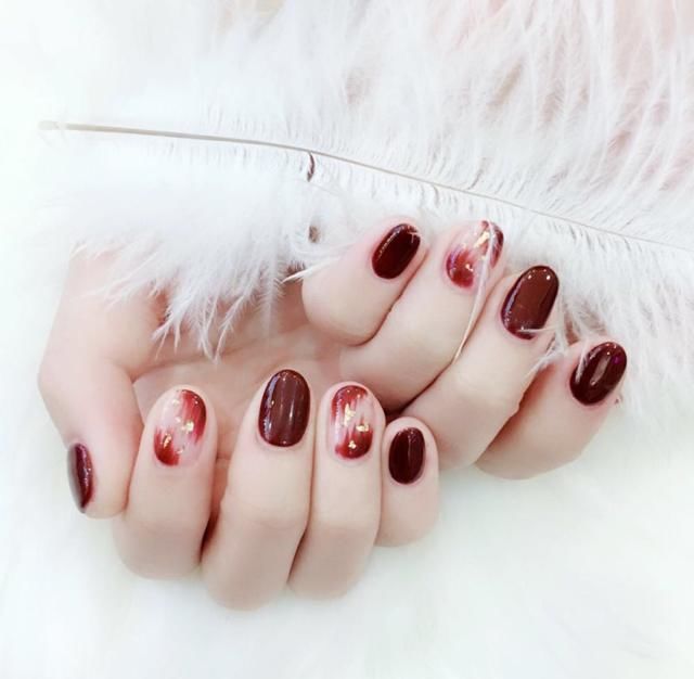 做款金箔晕染美甲 像迪丽热巴小姐姐一样仙气