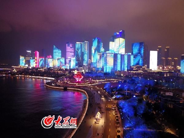 青岛"的哥"创建的"红飘带",作为一种精神流淌在每一位的哥心中,涌动