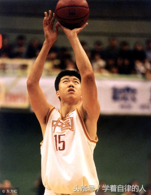 八一,用不潮流的阵容和打法去对付日益精进的