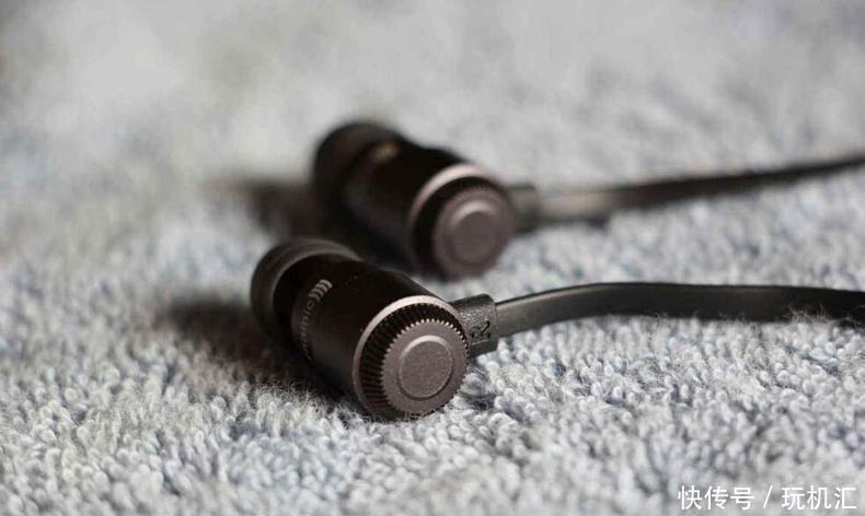 关于听歌,你是喜欢用音响还是耳机?