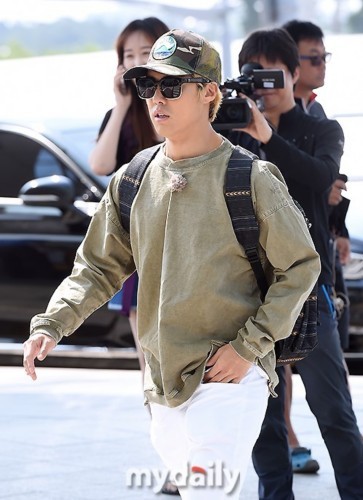 组图:《丛林的法则》赴印尼 李莞宋在熙等现机场 组图:《丛林的法则》赴印尼 李莞宋在熙等现机场