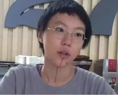 陈伟霆baby昔日情侣纹身曝光,窦靖童成纹身领