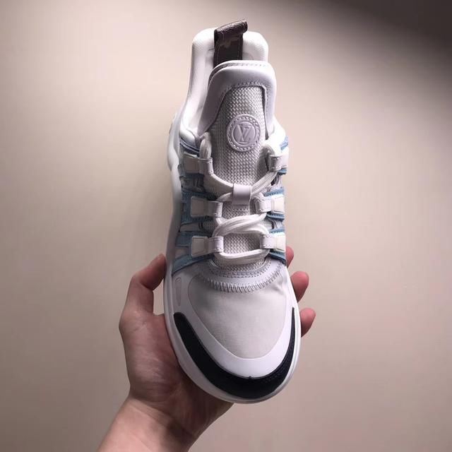 巴黎时装周走秀的LV老爹鞋,杨幂和anglebaby都