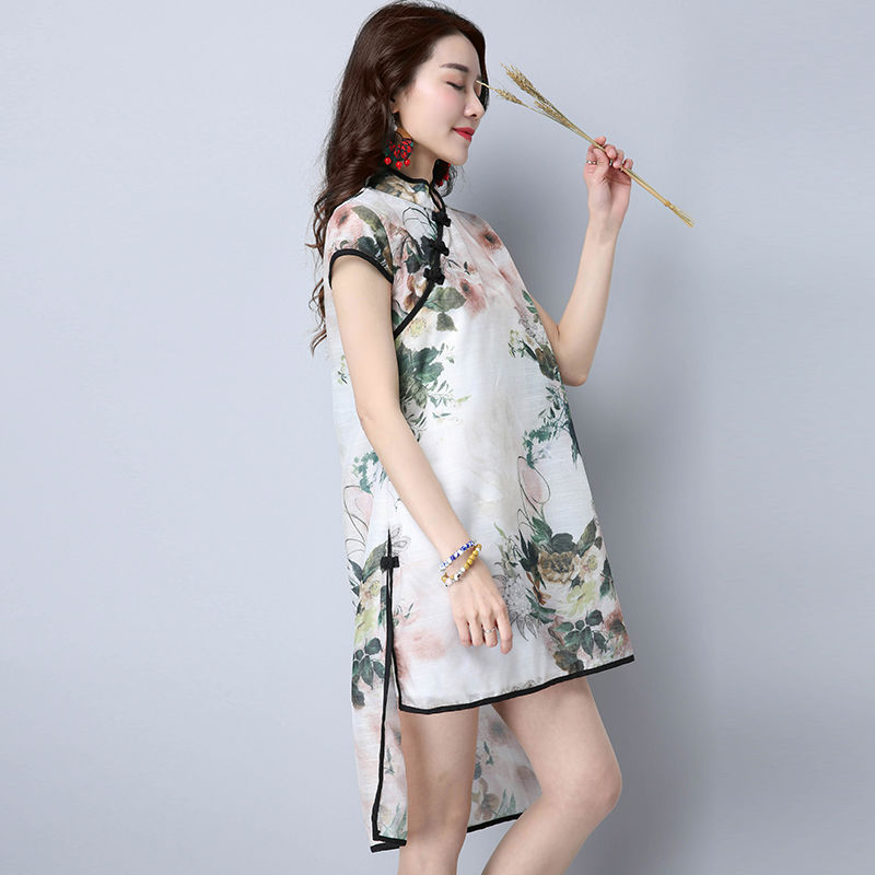 夏装新款改良版旗袍裙裙摆是前短后长的,显得腿很长,而且很大方.