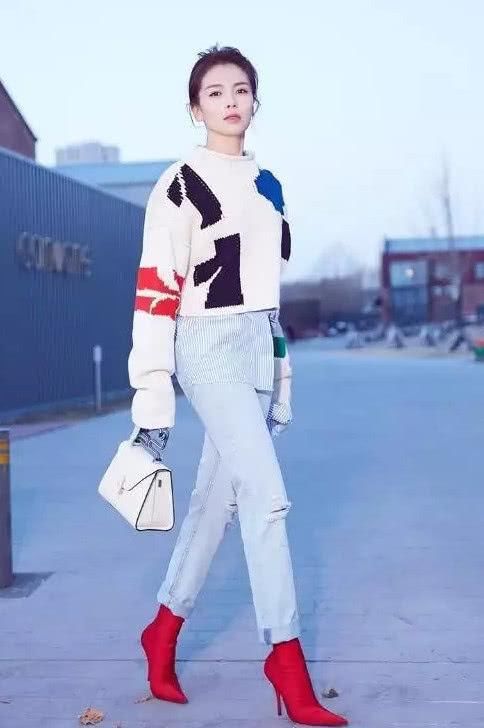 刘涛厉害了,高跟鞋外套的大红色丝袜太出戏?但