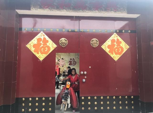 山东农村留守妇女做自媒体月收过万,都市白领