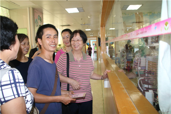 市妇联、市儿福会携手爱心组织慰问重症儿童