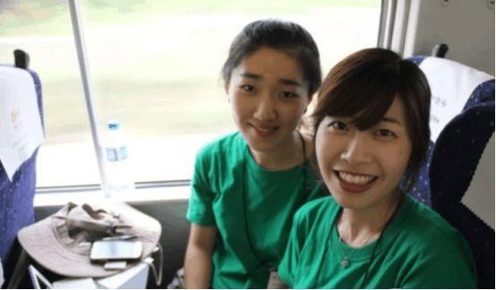 韩国人参观过日本高铁又来中国,感叹:完全跟中