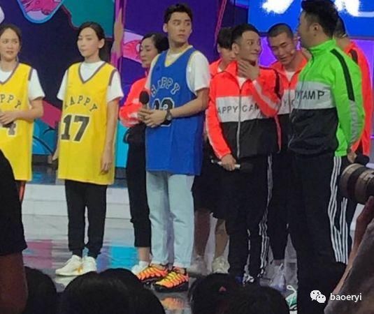 李易峰录完快本直奔机场火速闪人,吴昕请假缺