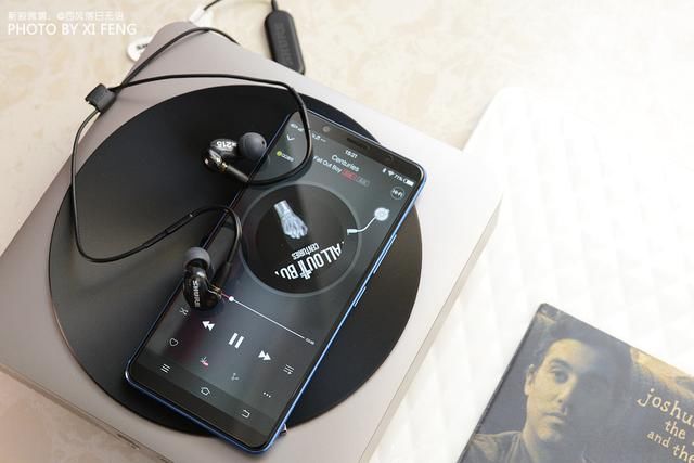 畅游无限的音乐沉浸, 来自: 舒尔SE215 BT-1蓝