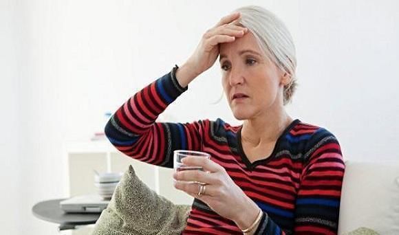 更年期爱出汗,是否顺其自然?看看专家是怎么辩