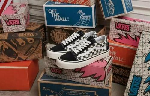 2018流行的运动鞋款式 秋天你怎么能少得了一