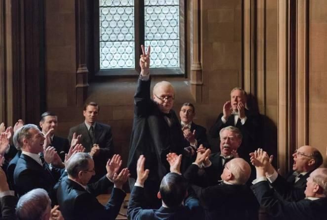 加里奥德曼《至暗时刻》出演丘吉尔,或可问鼎