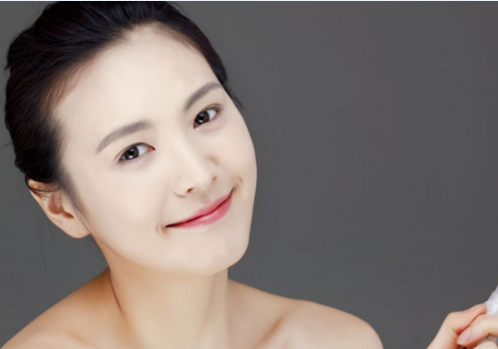 中年女性脸上长斑怎么办?教你更年期长斑最有