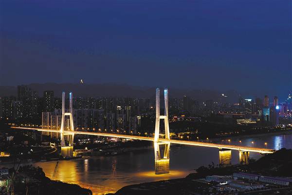山城夜景又添新光彩 主城三座大桥灯饰工程启用(图) 山城夜景又添新光彩 主城三座大桥灯饰工程启用(图)