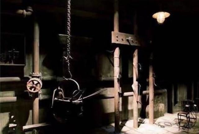 日军审讯室的各种酷刑刑具,各个残忍无比,你能