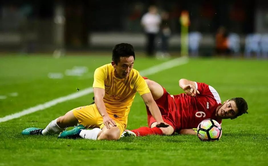 中国男足0:1不敌战乱国,球迷炮轰孙继海:你就是