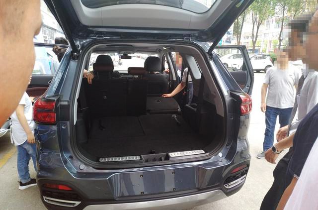 奇瑞最强suv诞生?实拍瑞虎8,内部空间宽敞明亮,外观线条超美!