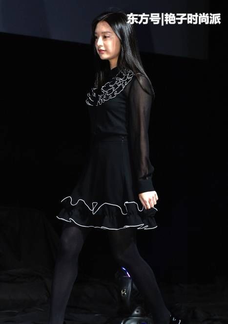 金智媛出席活动,全黑服装估计大妈都不会穿,巨
