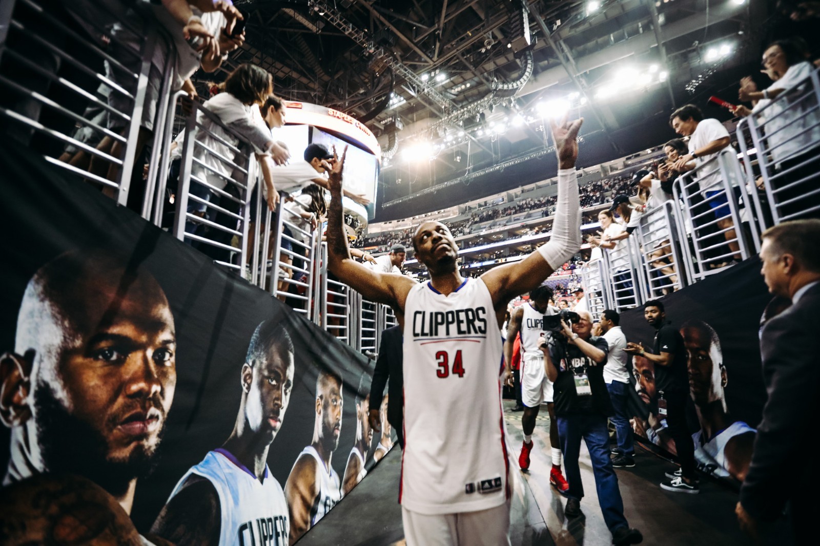 一个人的告别巡演:34图回顾皮尔斯最后一季