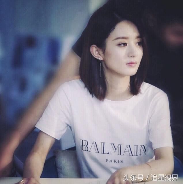 赵丽颖和家人照片曝光,照片细节引起了网友热