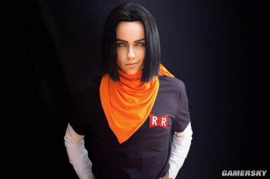 俄御姐cos《龙珠》人造人18号:破洞丝袜露白皙大腿